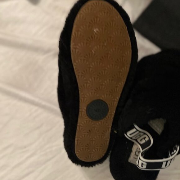 UGG black size 6 six  womens shoes slippers house shoes - Picture 3 of 4